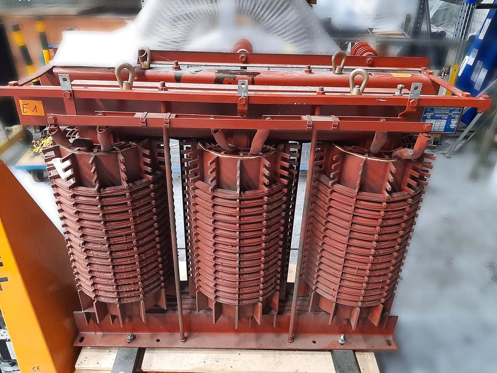 Three-phase transformer 380V / 12kV