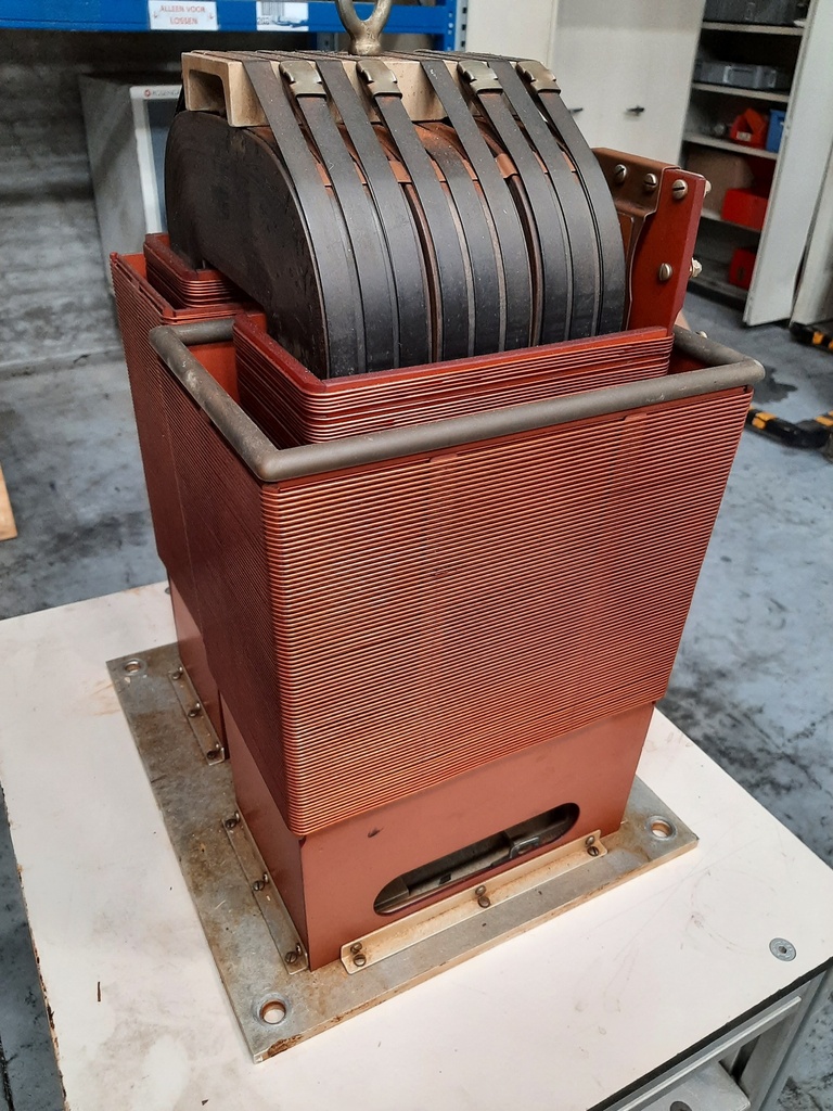 High voltage transformer for the klystron
