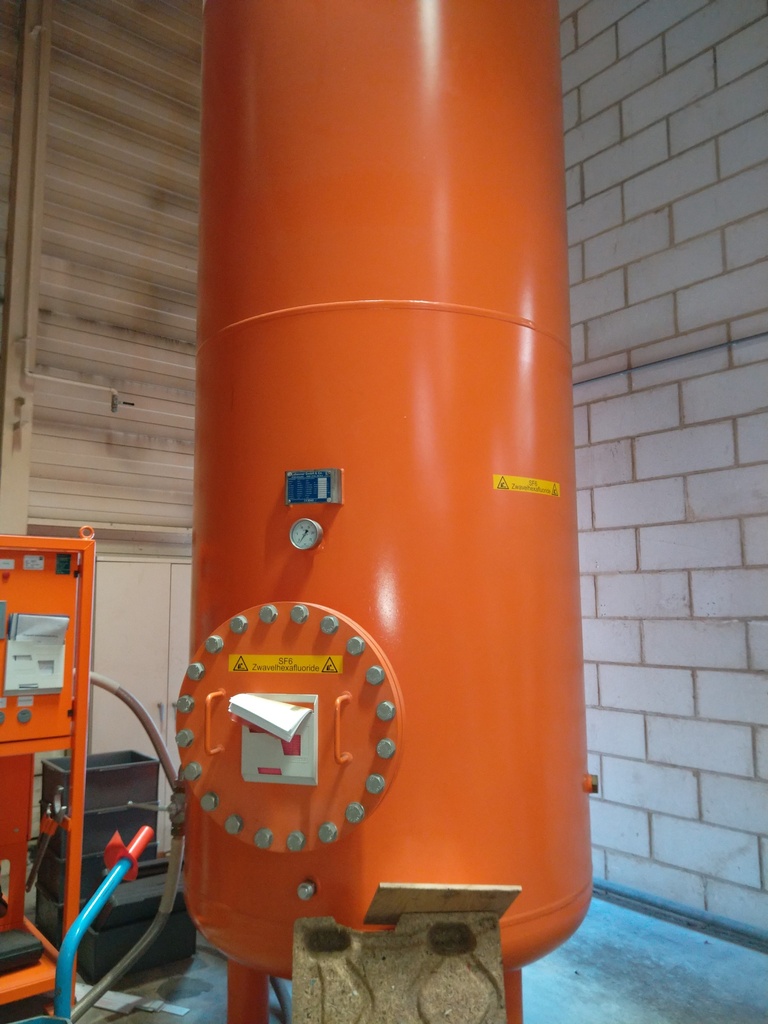 SF6 Dilo vertical storage tank