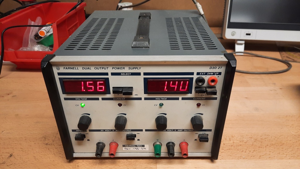 Dual output power supply D30 2T