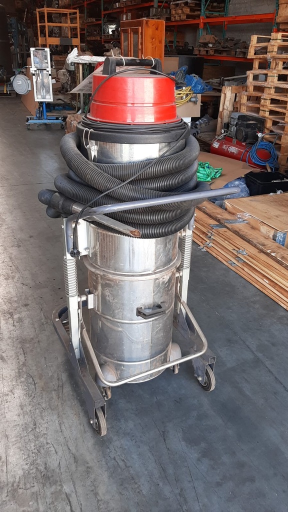 Industrial vacuum cleaner