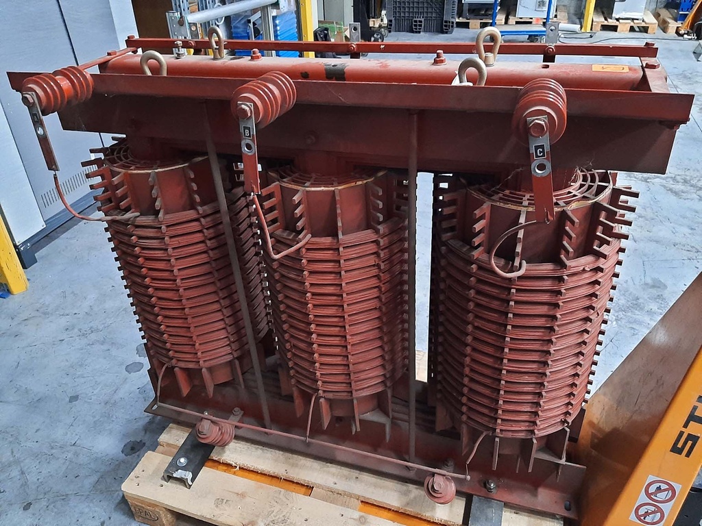 Three-phase transformer 380V / 12kV